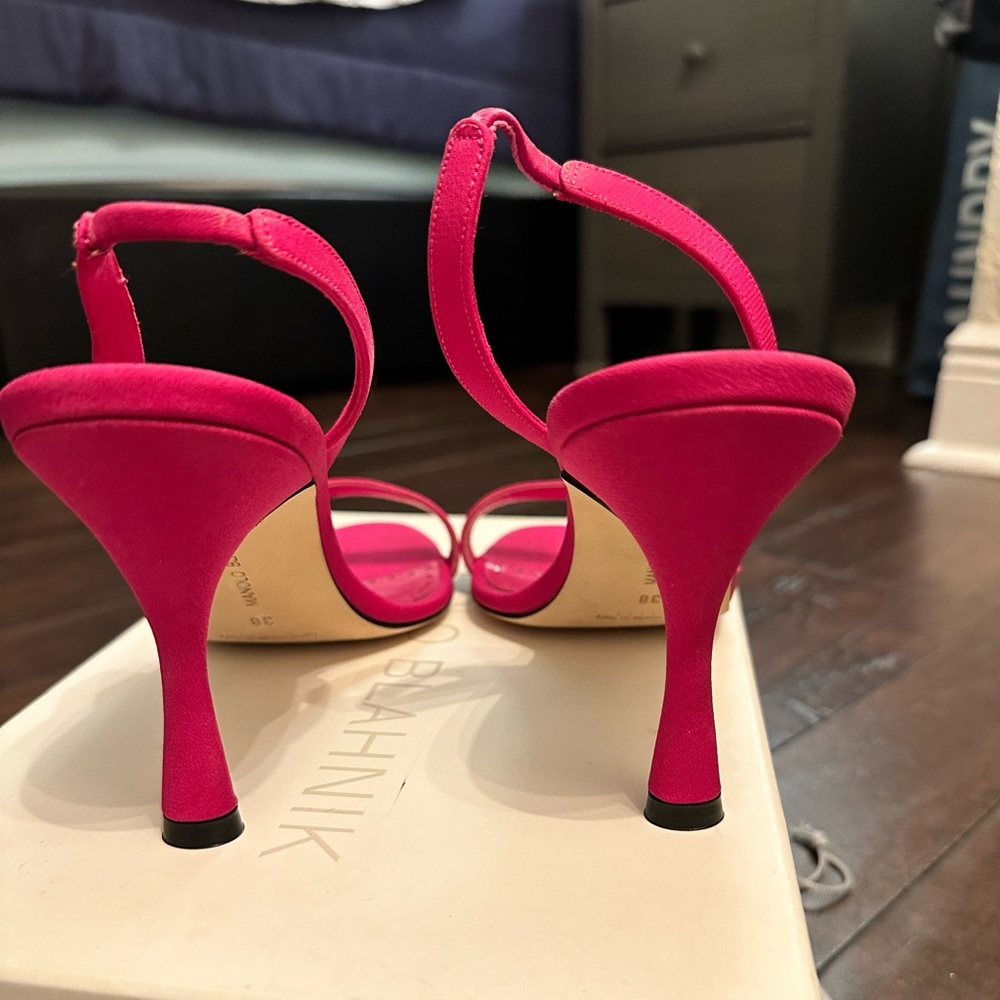 Manolo Blanik Selunga fuschia pumps - Picture 5 of 6